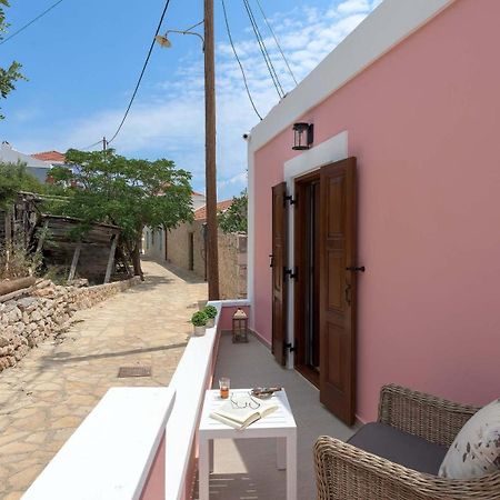 Captain'S Memories Stylish Harbour Apartments Chalki Town Ngoại thất bức ảnh