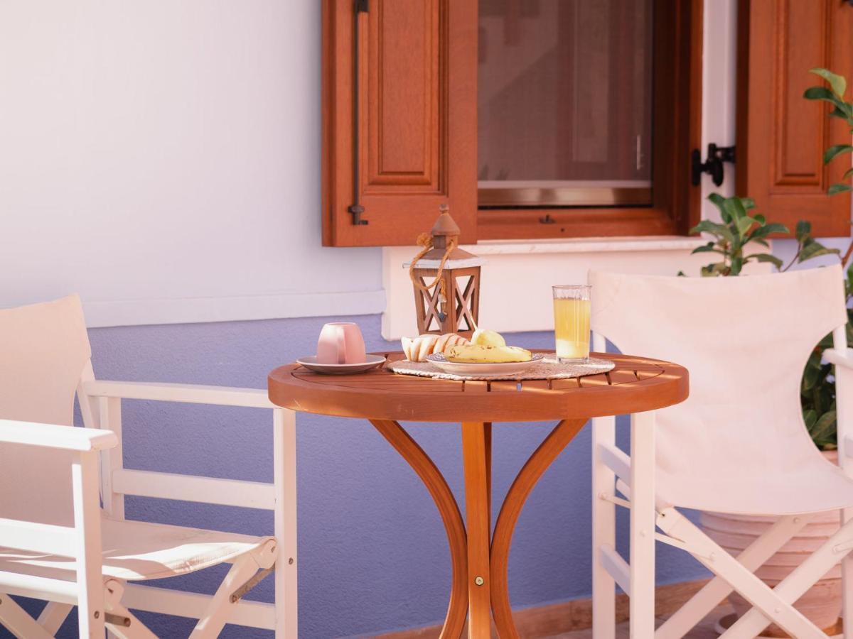 Captain'S Memories Stylish Harbour Apartments Chalki Town Ngoại thất bức ảnh