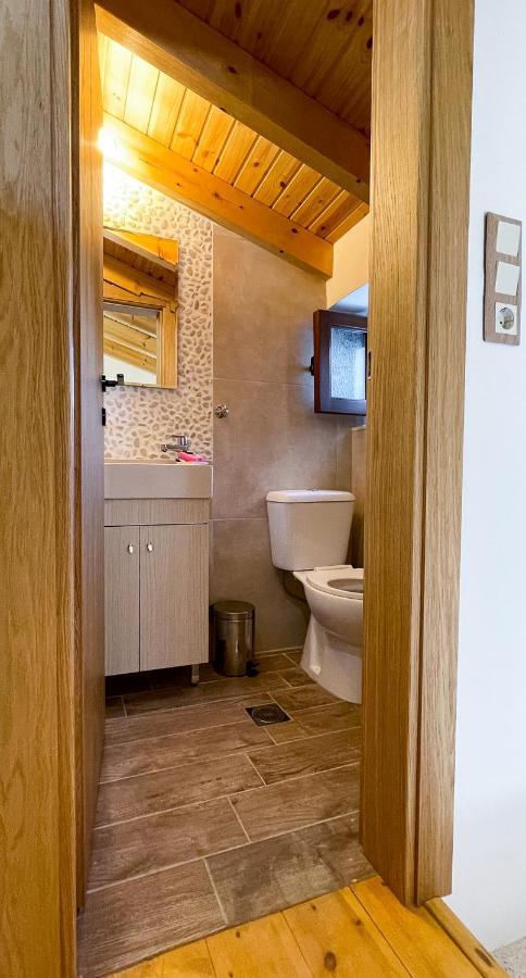 Captain'S Memories Stylish Harbour Apartments Chalki Town Ngoại thất bức ảnh