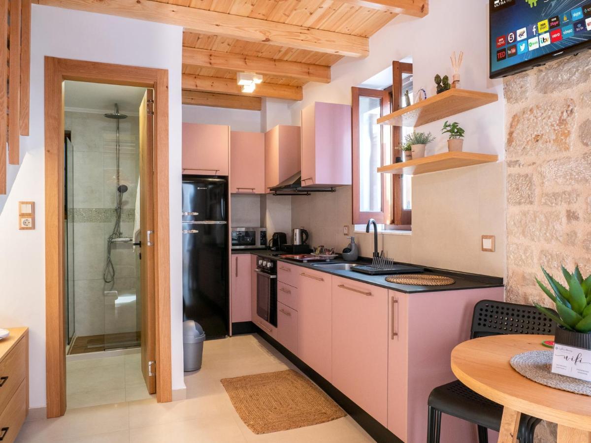Captain'S Memories Stylish Harbour Apartments Chalki Town Ngoại thất bức ảnh