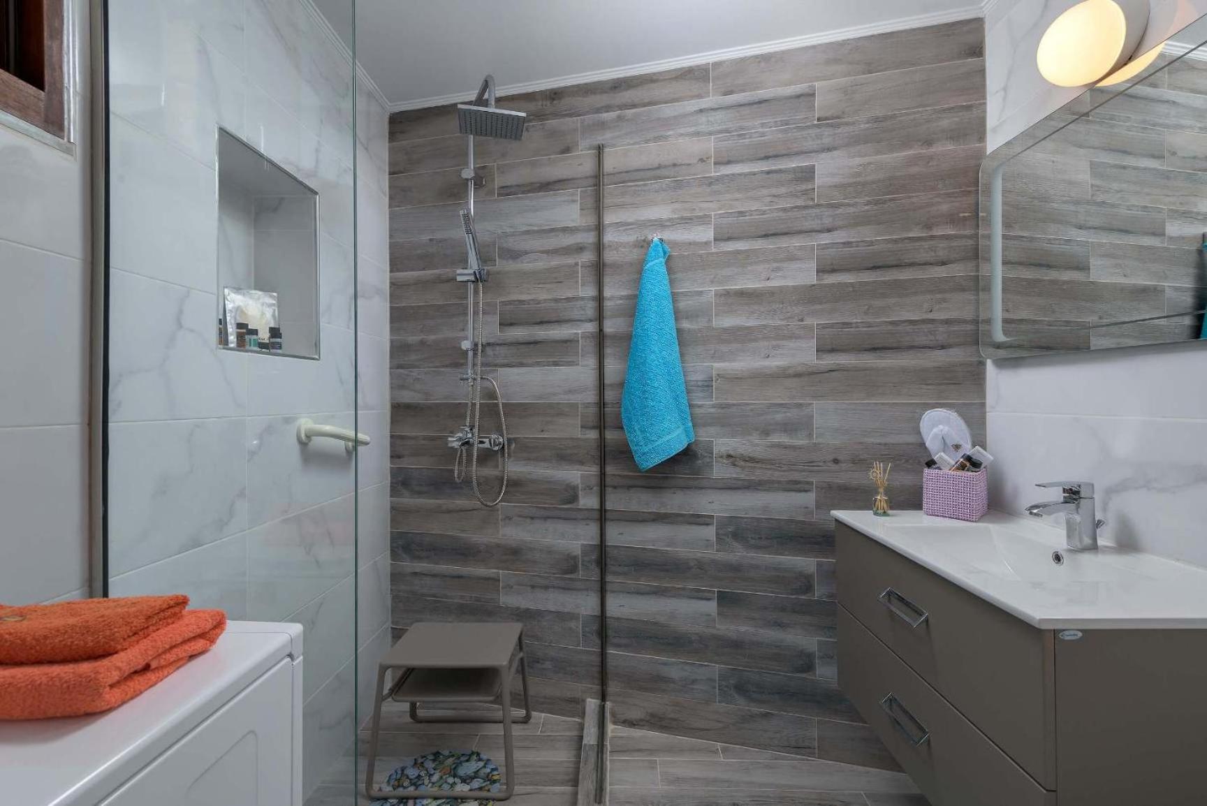 Captain'S Memories Stylish Harbour Apartments Chalki Town Ngoại thất bức ảnh