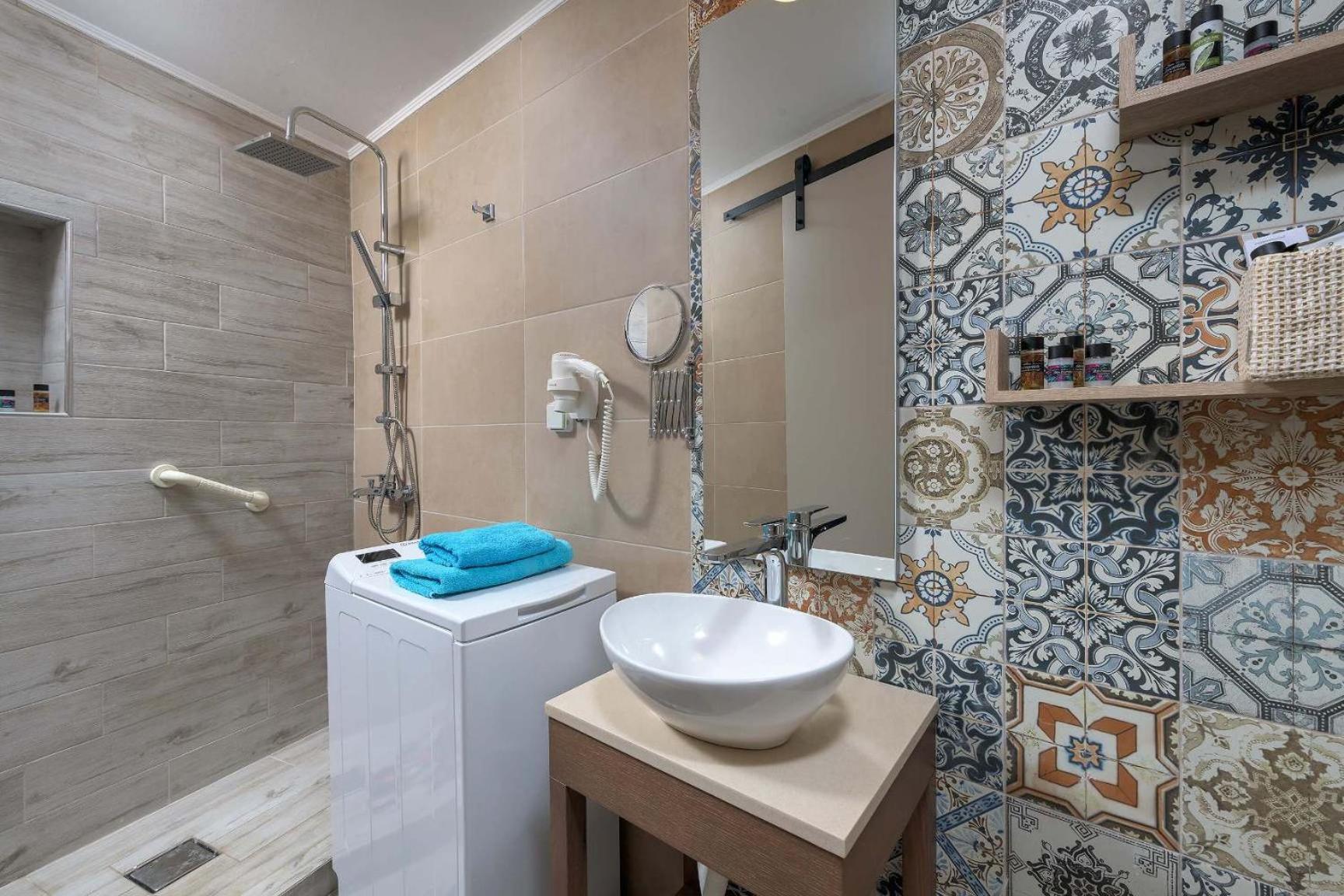 Captain'S Memories Stylish Harbour Apartments Chalki Town Ngoại thất bức ảnh